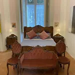 The Royal Gallery Loft In XVI Century Palace - City Historical Center - Downtown