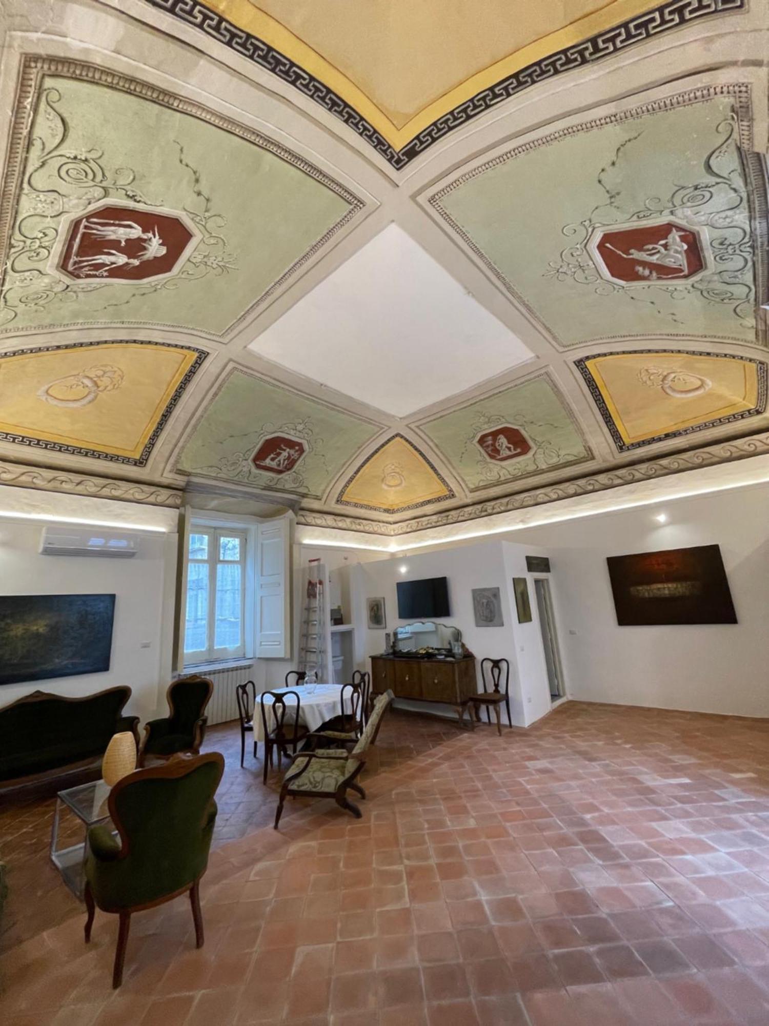 The Royal Gallery Loft In Xvi Century Palace - City Historical Center - Downtown *