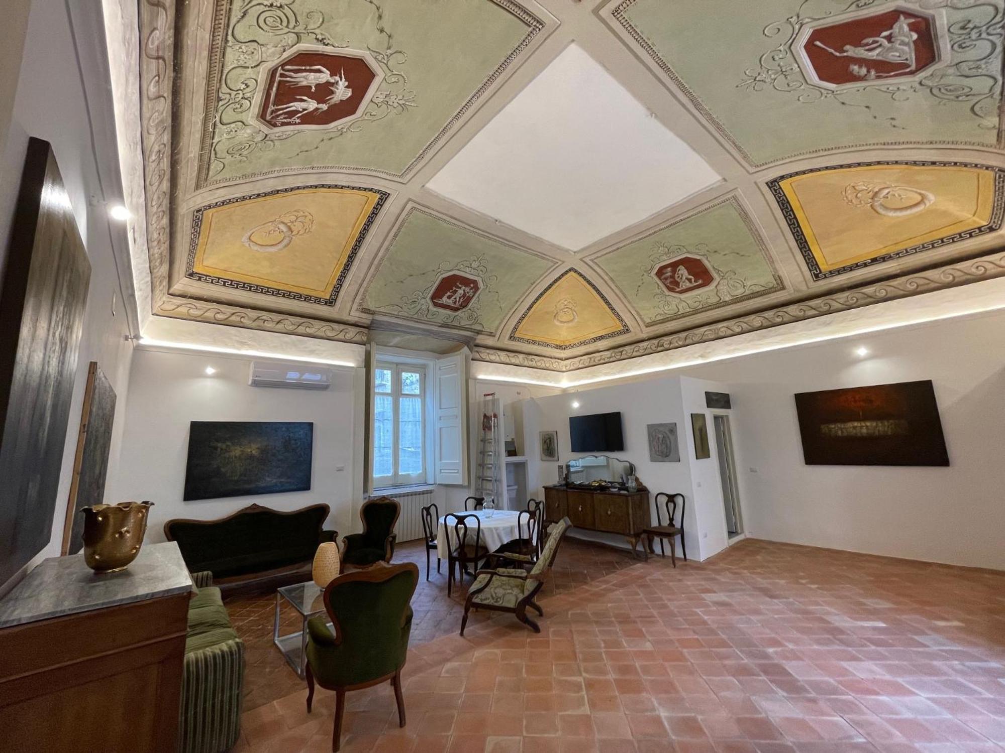 Casa vacanze The Royal Gallery Loft In Xvi Century Palace - City Historical Center - Downtown Napoli